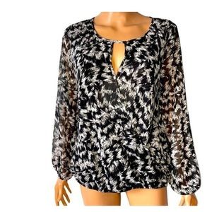 VINCE CAMUTO  Sheer Crossover  LongSleeve Beautiful Blouse/ Tops